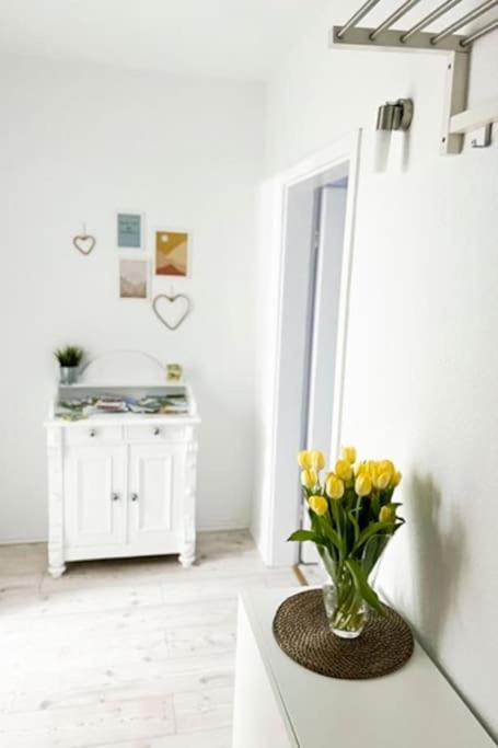 Modernes Apartment Mit Balkon Free Parking Netflix Celle Exterior foto